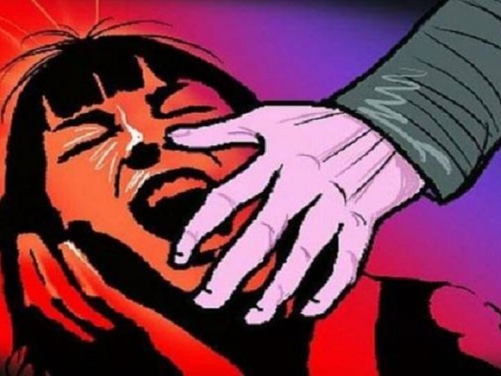 Neighbor raped with five-year-old girl in mujaffarnagar पांच साल की बच्ची के साथ पड़ोसी ने किया रेप, आरोपी को तलाश कर रही पुलिस
