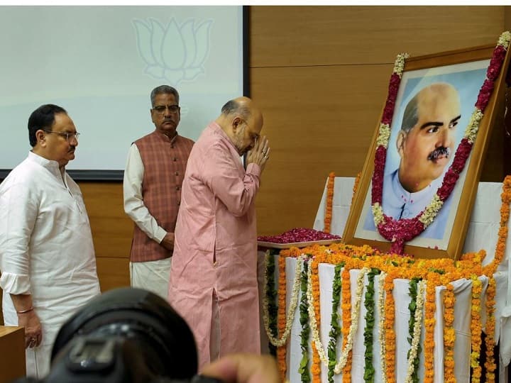 PM Narendra Modi and BJP chief Amit Shah remembers Shyama Prasad Mukherjee  | पीएम मोदी ने श्यामा प्रसाद मुखर्जी को किया नमन, अमित शाह-जेपी नड्डा ने भी  दी श्रद्धांजलि