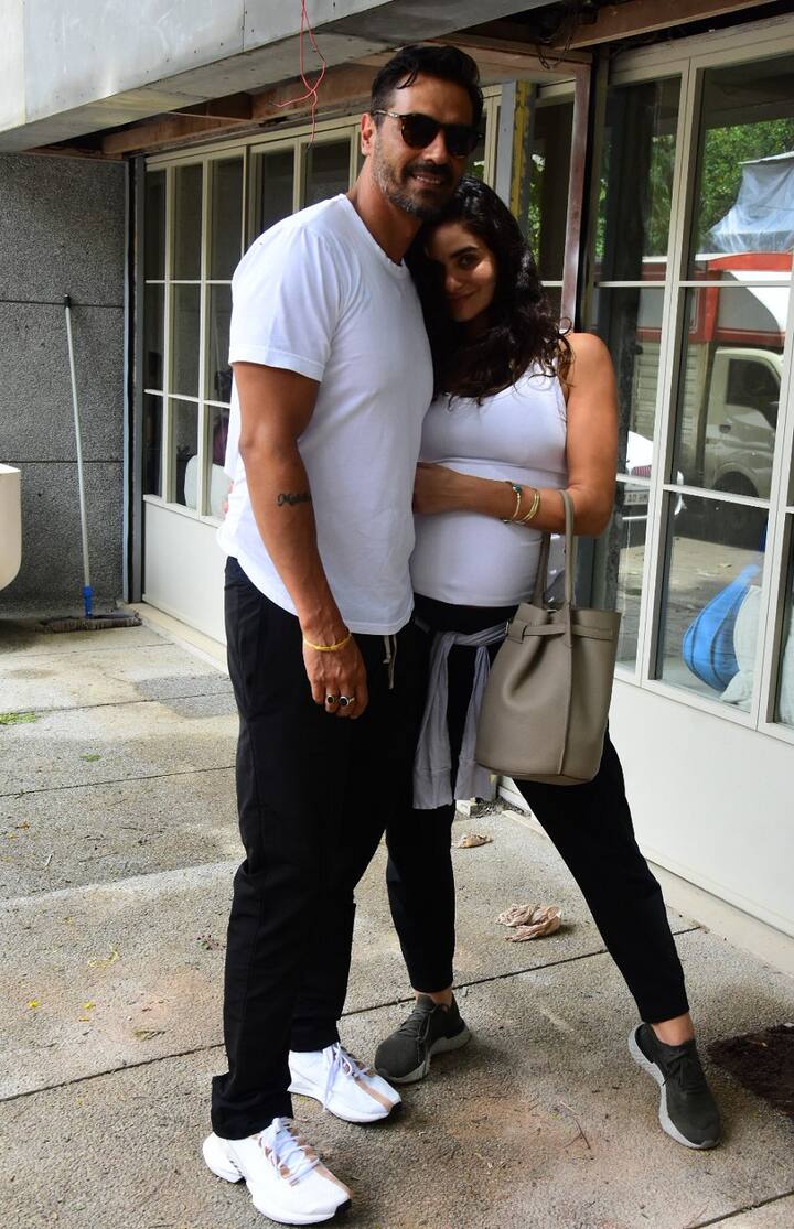 तस्वीरो में आप देख सकते हैं कि इस दौरान दोनों एक ही जैसे कपड़ों में ट्विनिंग करतेल दिखाई दे रहे थे. (तस्वीर: मानव मंगलानी)