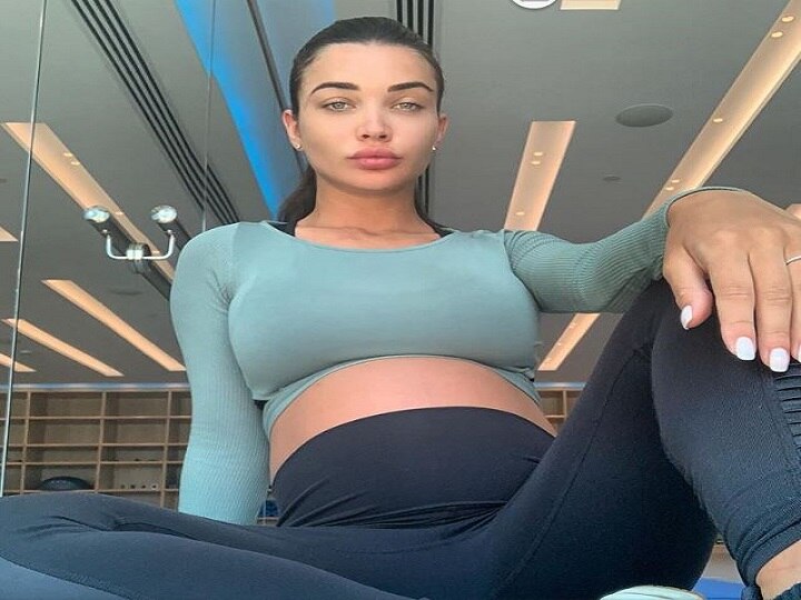 Amy Jackson shares pic of her baby bump in gym on instagram प्रेग्नेंसी के 26वें हफ्ते में एमी जैक्सन ने बेबी बंप के साथ शेयर की तस्वीर, देख कर रह जाएंगे दंग