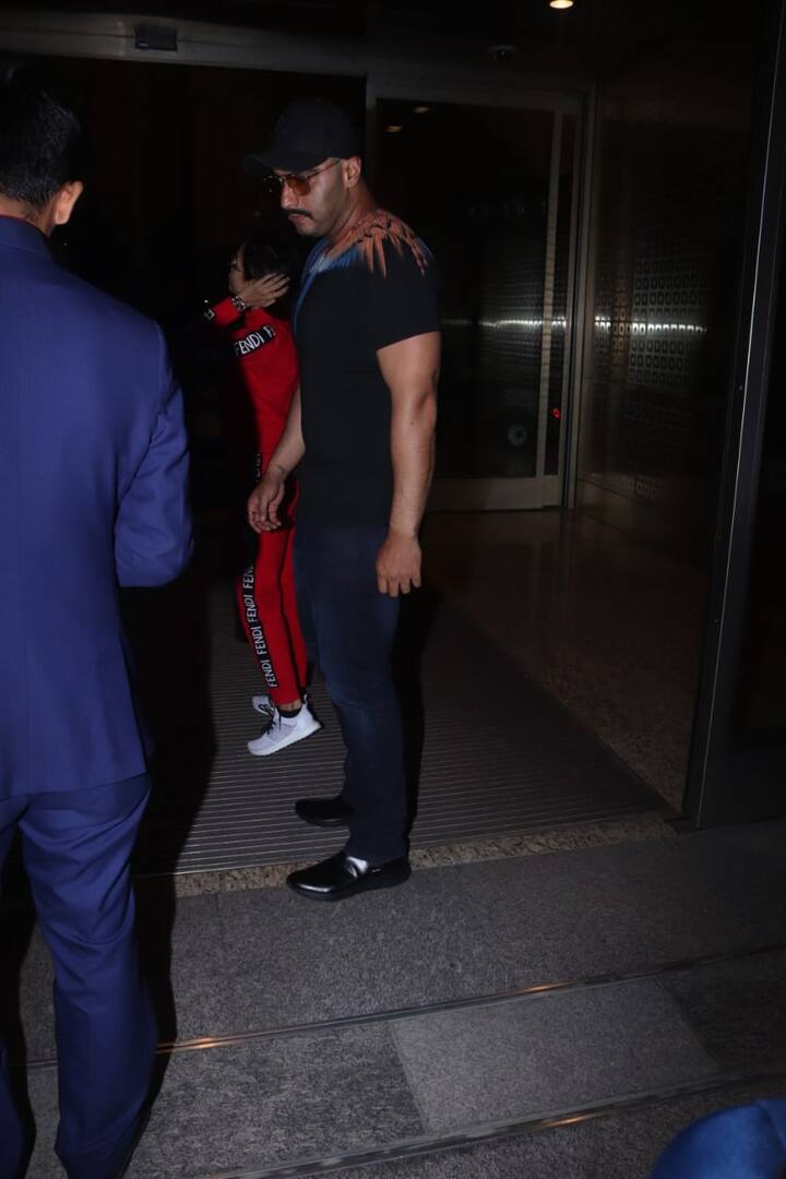 इससे पहले ये दोनों मालइका के बर्थडे पर स्पेशल सेलिब्रेशन के लिए बाहर गए थे. (तस्वीर: मानव मंगलानी)