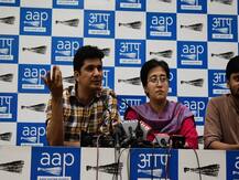 बीजेपी नेता विजेंद्र गुप्ता की पत्नी से लूटपाट पर AAP \'खुश\', कहा- इससे दिल्लीवासियों की व्यथा उजागर होगी