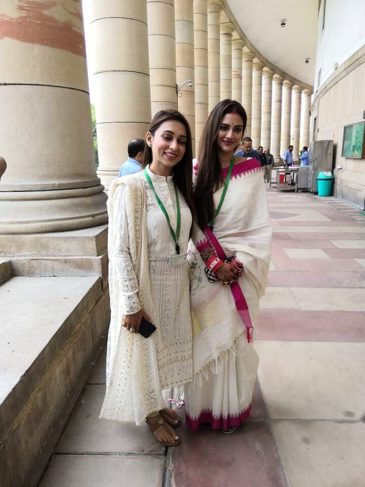 नुसरत शादी के इंडिया लौट आई हैं. और उन्होंने मंगलवार को सदन की सदस्यता की शपथ भी ली है. हालांकि अब उनकी शादी से जुड़ा एक किस्सा सामने आया है. मिमी चक्रवर्ती और नुसरत बेस्ट फ्रेंड्स हैं और कई बार साथ में स्पॉट की जाती हैं.