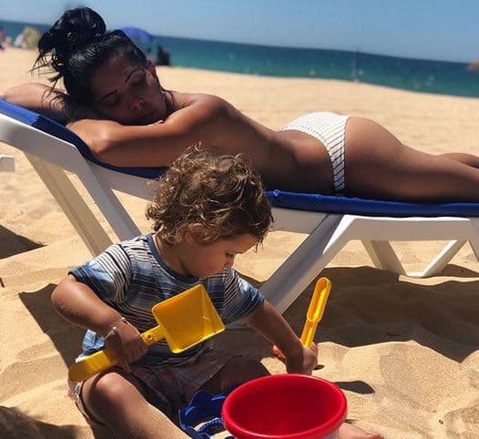 जल्द ही शादी करने वाली एक बच्चे की मां कारा ने हाल ही में अपने मंगेतर के साथ एक हॉट तस्वीर पोस्ट की है.  