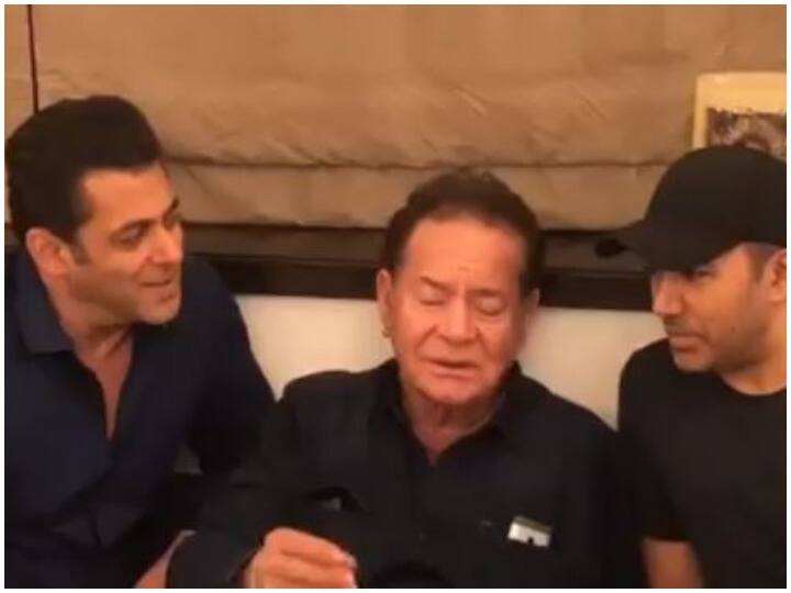 सलमान खान ने पापा सलीम खान के साथ गाया मोहम्मद रफी का गाना, खूब वायरल हो रहा है VIDEO Salman Khan singing mohammad rafi son with father salim khan video getting viral over social media सलमान खान ने पापा सलीम खान के साथ गाया मोहम्मद रफी का गाना, खूब वायरल हो रहा है VIDEO