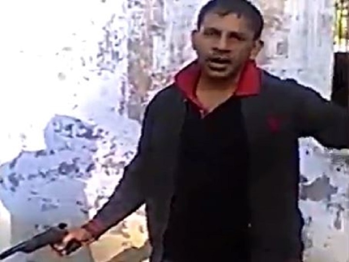 DG jail anand kumar statement on unnao jail viral video उन्नाव जेल कांड पर डीजी जेल आनंद कुमार ने कहा- कैदियों ने मिट्टी और कार्ड बोर्ड से बनी बंदूकें लहराई थीं