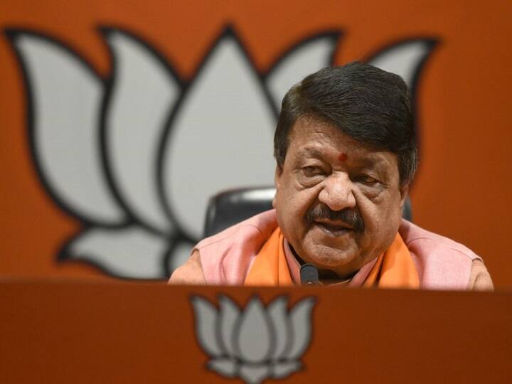 Kailash Vijayvargiya Loses Cool on Being Grilled by News Anchor Over Son Akash's Assault विधायक बेटे की गुंडागर्दी पर सवाल से उबल पड़े BJP नेता विजयवर्गीय, सोशल मीडिया पर हो रही आलोचना