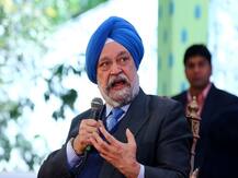 महिलाओं के लिए फ्री मेट्रो सेवा: दिल्ली सरकार ने कहा- हम प्रतिबद्ध हैं, केंद्र बोली- नहीं मिला कोई प्रस्ताव