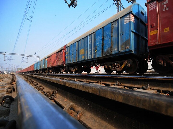 Branding on wheels Freight trains to display ads for first time रेलवे ने शुरू की 'ब्रांडिग ऑन व्हील्स' योजना, अब मालगाड़ियों पर छपेंगे विज्ञापन
