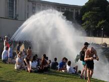 भारत ही नहीं गर्मी से यूरोप भी झुलस रहा है, फ्रांस में तापमान पहली बार 45 डिग्री के पार, सड़कों पर लगाए गए फव्वारे