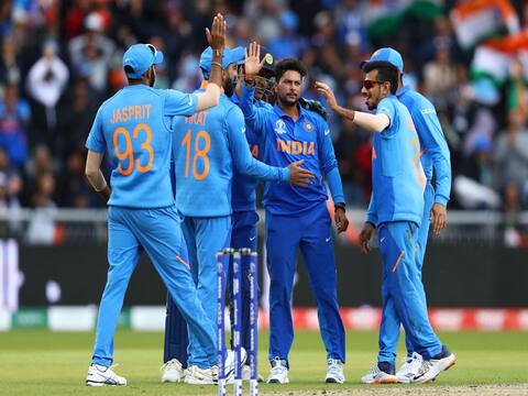 ICC Cricket World Cup 2019: इंग्लैंड के खिलाफ मैच में पूरा पाकिस्तान मांगेगा भारतीय टीम के लिए दुआ, जानिए वजह ICC Cricket World Cup 2019: इंग्लैंड के खिलाफ मैच में पूरा पाकिस्तान मांगेगा भारतीय टीम के लिए दुआ, जानिए वजह