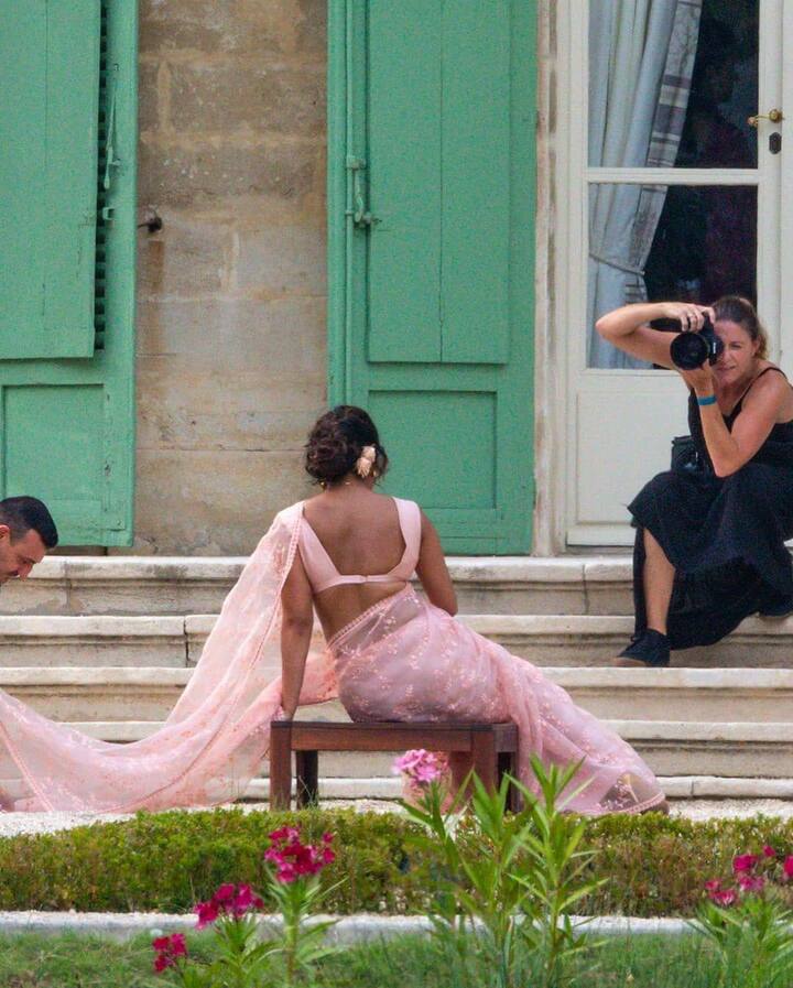 नवविवाहित जोड़े के अलावा सबसे ज्यादा प्रियंका के लुक ने सोशल मीडिया यूजर्स का ध्यान अपनी ओर खींचा. (तस्वीर: मानव मंगलानी)