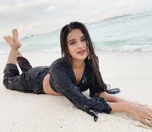 BOLD अंदाज़ में बीच पर नज़र आईं निधी अग्रवाल, अब तस्वीर हो रही है वायरल