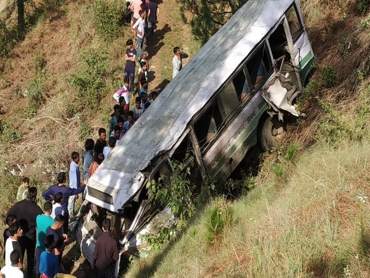 शिमलाः खाई में गिरी स्कूल बस, तीन छात्रों समेत चार लोगों की मौत shimla bus accident several people dead including many students शिमलाः खाई में गिरी स्कूल बस, तीन छात्रों समेत चार लोगों की मौत
