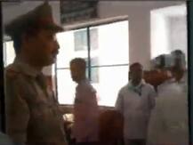 यूपी: मुरादाबाद के डीएम का \'इमरजेंसी कांड\', पत्रकारों को इमरजेंसी वॉर्ड में बंद कर बाहर से ताला लगाया