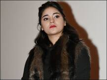 ज़ायरा वसीम के समर्थन में आई कांग्रेस और नेशनल कॉन्फ्रेंस, शिवसेना ने की फैसले की आलोचना