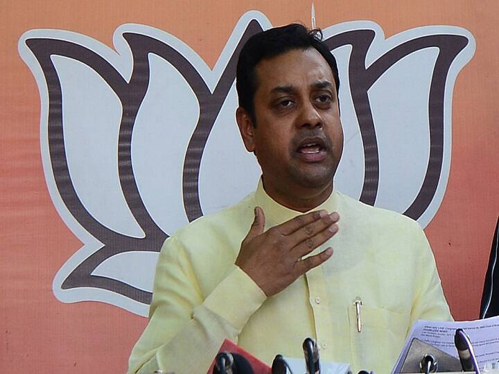 bjp says we are with nationalism while congress is standing with tukde tukde gang BJP का कांग्रेस पर हमला, कहा- हम राष्ट्रवाद के साथ जबकि वह टुकड़े-टुकड़े गिरोह के साथ खड़ी है