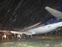 मुंबई बारिश: बाल-बाल बची 167 लोगों की जान, फिसलते हुए रनवे से नीचे उतरा ‘स्पाइसजेट’ का विमान