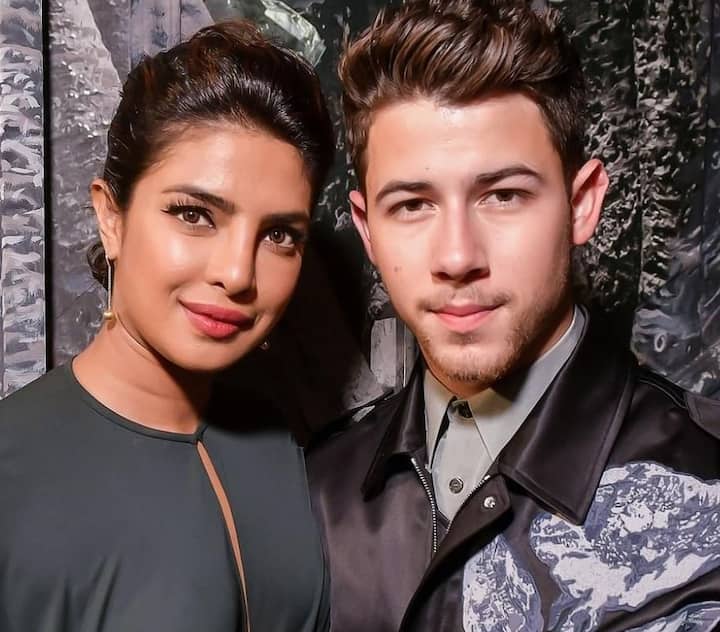 इजरायली अभिनेत्री गैल गैडट के साथ अभिनेत्री प्रियंका चोपड़ा की तस्वीर भी सोशल मीडिया पर छाई हुई है.