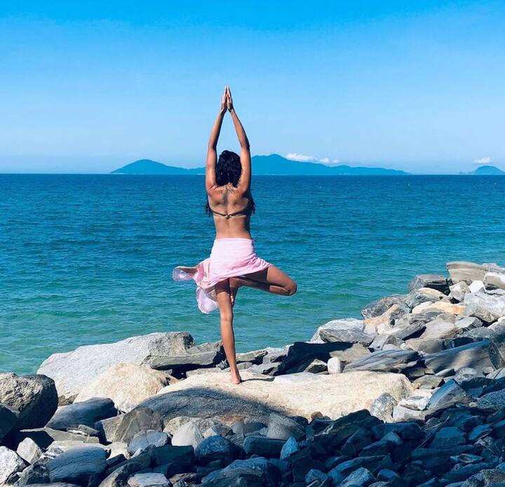 बता दें कि कविता अब फिटनेस फ्रीक हो गई हैं. उन्होंने हाल ही में अपनी एक बोल्ड तस्वीर को फोटो शेयरिंग साइट इंस्टाग्राम पर अपलोड किया है.
