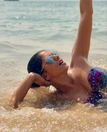 मशहूर टीवी अभिनेत्री कविता कौशिक कुछ इस अंदाज़ में दे रही हैं गर्मियों को मात