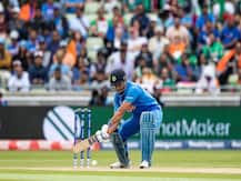 क्या सुपर फिनिशर से स्लो फिनिशर बन गए हैं एम एस धोनी? फैन्स ने कहा- माही का अंत आ गया है