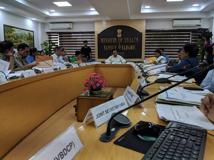 केंद्रीय स्वास्थ्य मंत्री हर्षवर्धन ने की बैठक, डेंगू, चिकनगुनिया और मलेरिया से निपटने के लिए दिए अहम निर्देश Harsh Vardhan given important instructions to control dengue Chikungunya and Malaria केंद्रीय स्वास्थ्य मंत्री हर्षवर्धन ने की बैठक, डेंगू, चिकनगुनिया और मलेरिया से निपटने के लिए दिए अहम निर्देश