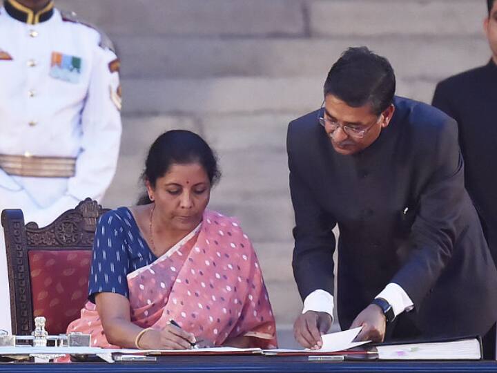 Budget 2019, Finance Minister Nirmala Sitharaman profile आज ‘मोदी सरकार 2’ का पहला बजट पेश करेंगी वित्त मंत्री निर्मला सीतारमण, जानिए उनके बारे में सबकुछ