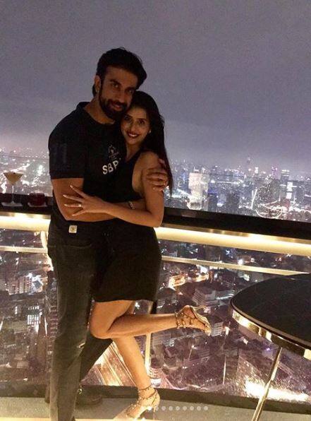 बॉलीवुड अभिनेत्री और पूर्व मिस यूनिवर्स सुष्मिता सेन के भाई राजीव सेन ने टेलीविजन की मशहूर एक्ट्रेस चारू आसोपा के साथ हाल ही में शादी कर ली है.