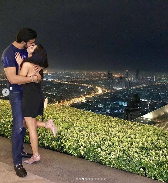 शादी के बाद ये स्टार कपल इन दिनों हनीमून इंजॉय कर रहा है.