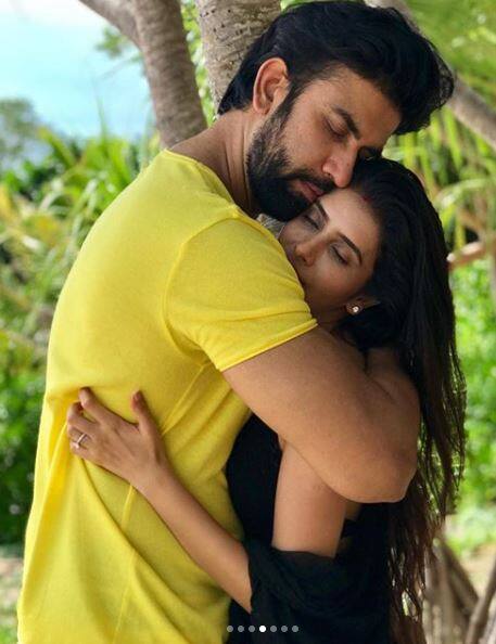 बता दें कि ये ग्रैंड वेडिंग भी काफी सुर्खियों में रही.