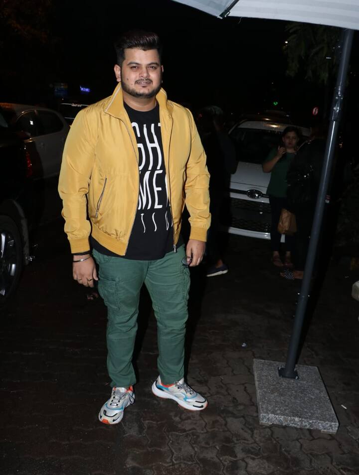 कैसे हुआ गाने को आवाज देने वाले विशाल मिश्रा भी पार्टी में पहुंचे. ये गाना हर किसी की जुबान पर चढ़ा हुआ है.