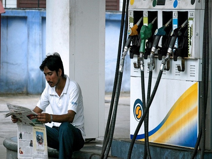 Petrol price to rise by Rs 2.5, diesel by Rs 2.3 after FM raises tax बजट 2019: एक्साइज ड्यूटी बढ़ने से मंहगाई की मार, आज रात से पेट्रोल 2.50 रुपये और डीजल 2.30 रुपये महंगा होगा