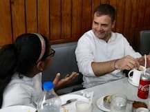 जमानत मिलने के बाद पटना के रेस्टोरेंट में राहुल गांधी ने खाया डोसा, लोगों से मिले, फोटो भी खिंचवाई