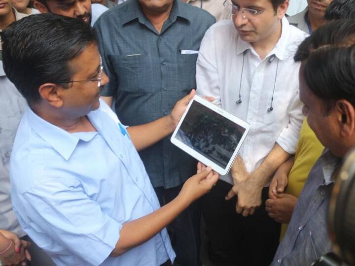 दिल्ली: CCTV लगाने का काम शुरू, केजरीवाल बोले- दिल्ली पुलिस मुस्तैदी से काम करे Delhi CM Arvind Kejriwal starts CCTV camera installing project दिल्ली: CCTV लगाने का काम शुरू, केजरीवाल बोले- दिल्ली पुलिस मुस्तैदी से काम करे