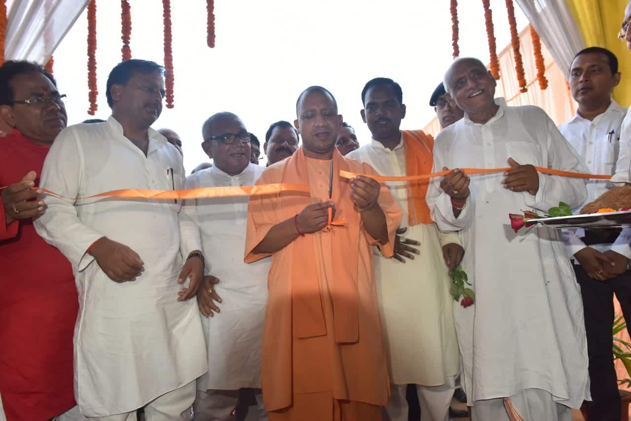 गोरखपुर: पशुओं को छुट्टा छोड़ने वालों की खैर नहीं, अब लगेगा जुर्माना