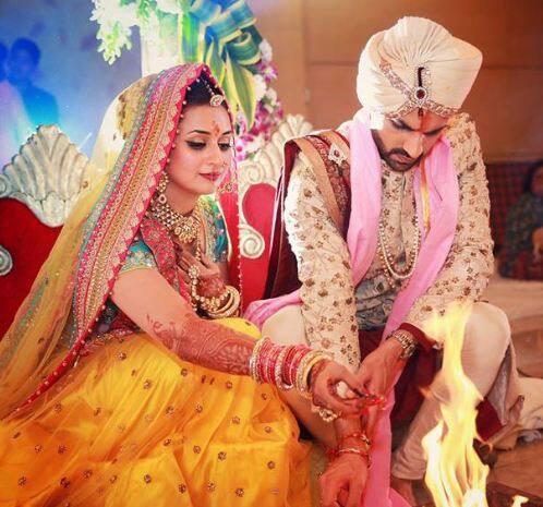 दिव्यांका और विवेक की जोड़ी फैंस के बीच खूब लोकप्रिय है. ये जोड़ी 'नच बलिए' की ट्रॉफी भी अपने नाम कर चुकी है.