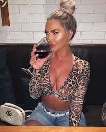 अपनी पर्सनल तस्वीरें शेयर कर फैंस को लुभा रही है ये एक्ट्रेस, देखें तस्वीरें