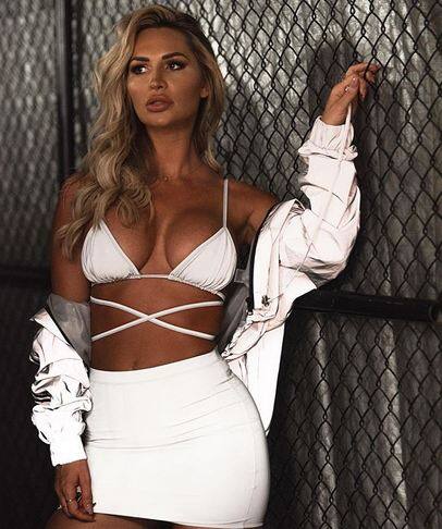 रोसाना की इन्हीं हॉट तस्वीरों के चलते उन्हें इंस्टाग्राम पर 4.7 मिलियन लोग फॉलो करते हैं.