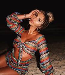 अपनी पर्सनल तस्वीरें शेयर कर फैंस को लुभा रही है ये एक्ट्रेस, देखें तस्वीरें