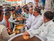 दिल्ली: तोड़फोड़ के बाद आज दुर्गा मंदिर में हुई प्राण प्रतिष्ठा, धूमधाम से निकली शोभा यात्रा में मुस्लिमों ने कराया भंडारा