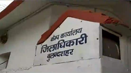 यूपी: अवैध खनन पट्टे बांटने का आरोप में बुलंदशहर डीएम के घर सीबीआई का छापा, नोट गिनने के लिए लानी पड़ी मशीन