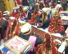 यूपी: प्रयागराज में कराई गई 501 जोड़ों की सामूहिक शादी, सरकार की तरफ से मिले तोहफे