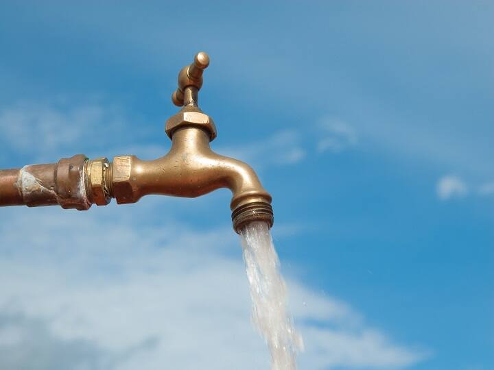 Jammu- PHE personnel strike continues on their demands, Drinking water crisis deepens जम्मू: अपनी मांगो को लेकर पीएचई कर्मियों की हड़ताल जारी, पेयजल संकट गहराया