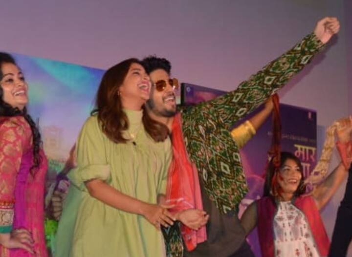 प्रमोशन्स के दौरान दोनों स्टेज पर आकर डांस भी किया और वहां मौजूद ऑडियंस को खूब एंटरटेन किया.