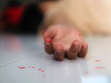 MP: प्रशासन को मौत का जिम्मेदार बताकर युवती ने काटी हाथ की नस, ट्विटर पर डाल दिया Video तो हुआ ये