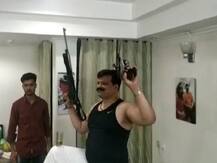 बंदूक लहराकर नाचने वाले विधायक प्रणव सिंह के तीन हथियारों के लाइसेंस रद्द