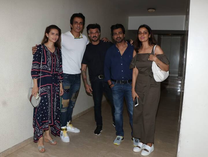 फराह के घर जाते वक्त ये तस्वीर क्लिक की गई जिसमें अनिल कपूर भी नज़र आ रहे हैं.