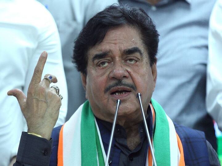 After Quitting as Punjab Minister Navjot Singh Sidhu Gets Support from Shatrughan Sinha नवजोत सिंह सिद्धू के इस्तीफे पर बोले शत्रुघ्न सिन्हा- फैसले से हूं अचंभित