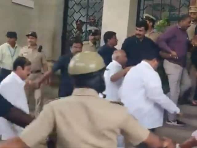 Karnataka rebel legislators can remain absent during vote of confidence कर्नाटक: विश्वास मत के दौरान अनुपस्थित रह सकते हैं बागी विधायक